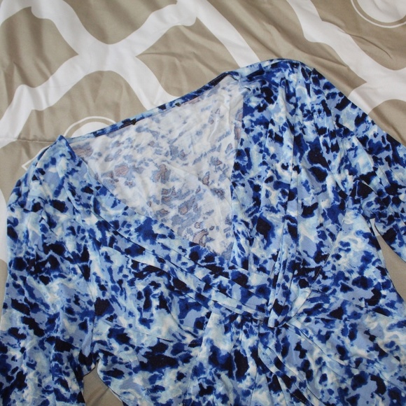 ⭐ Vneck long sleeve - Picture 2 of 4